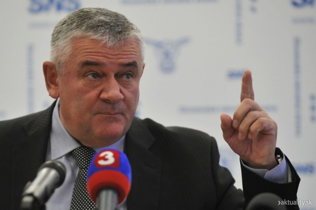Slota megfenyegette a rendőröket